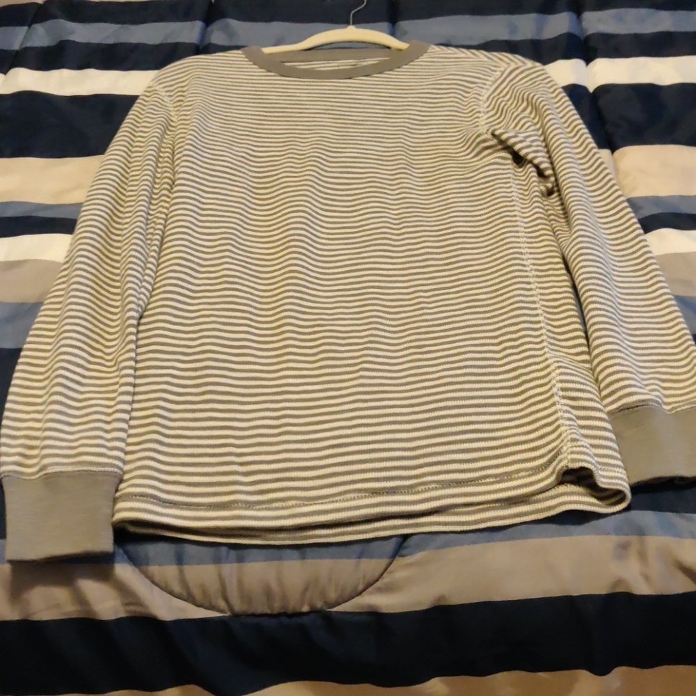 Gap lived in white and gray